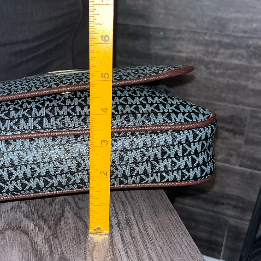 Michael Kors MK Monogram Crossbody Bag Brown Trim Medium Everyday Purse 10.25” - Picture 15 of 15